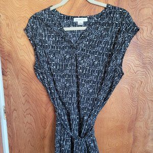 Liz Claiborne black/white tunic with tie waist